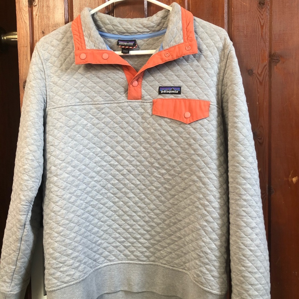 Patagonia Light Gray Quilted Crewneck with Coral Accents